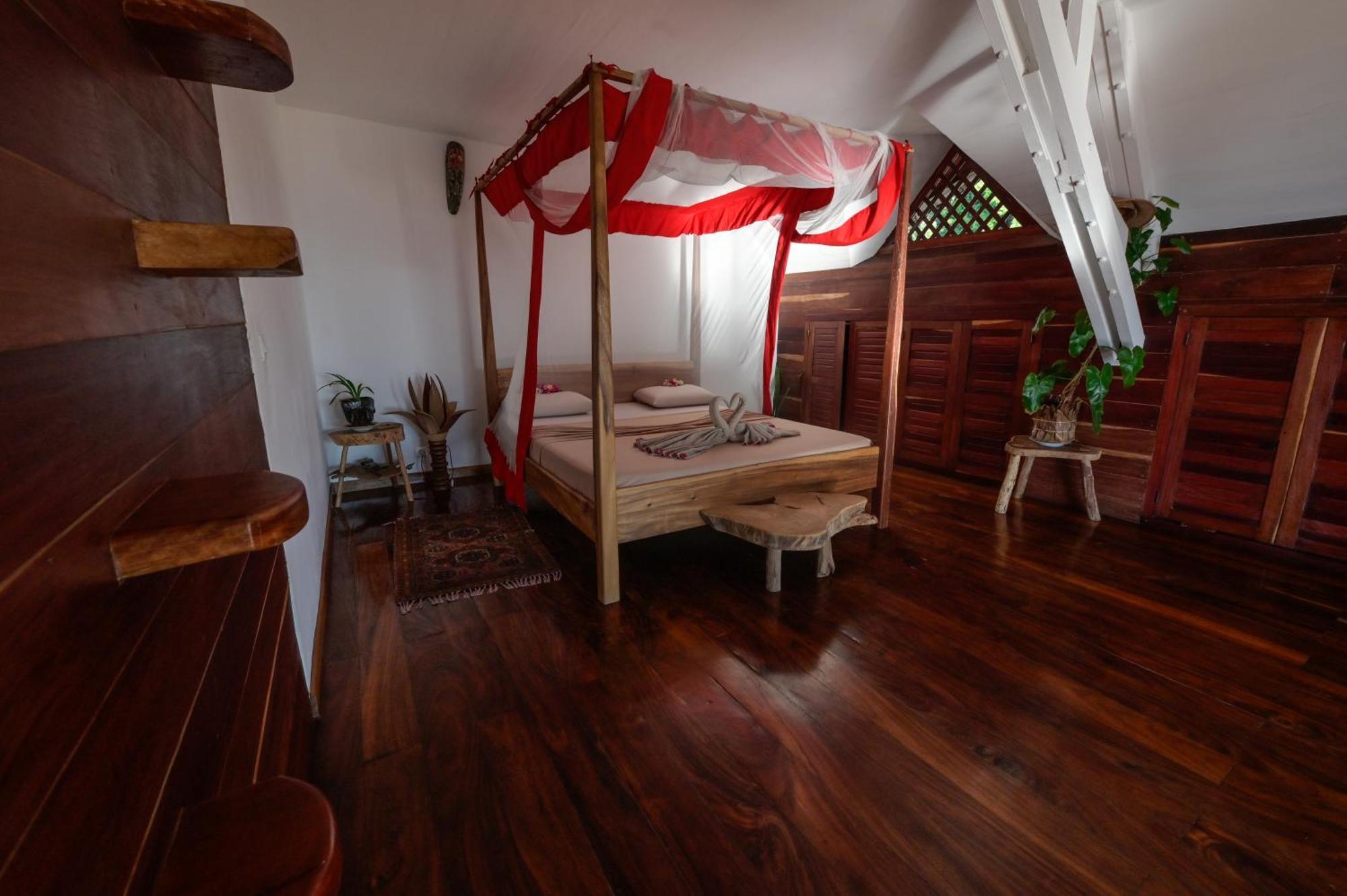Shambala Madagascar: Beachfront Lodge And Adventures Ambolobozo ภายนอก รูปภาพ