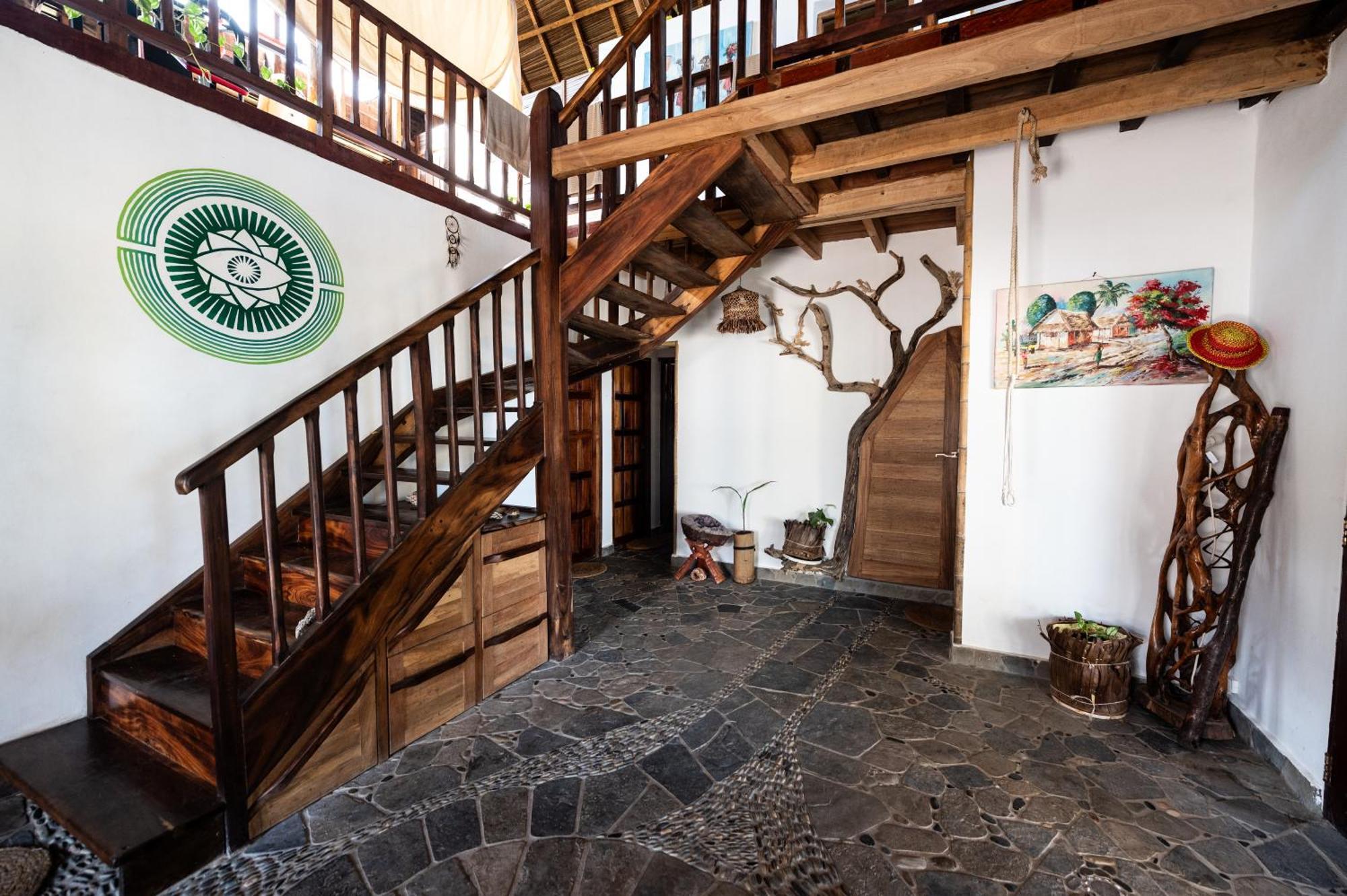 Shambala Madagascar: Beachfront Lodge And Adventures Ambolobozo ภายนอก รูปภาพ