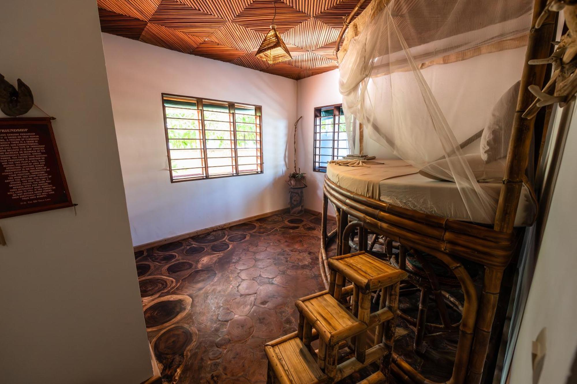 Shambala Madagascar: Beachfront Lodge And Adventures Ambolobozo ภายนอก รูปภาพ
