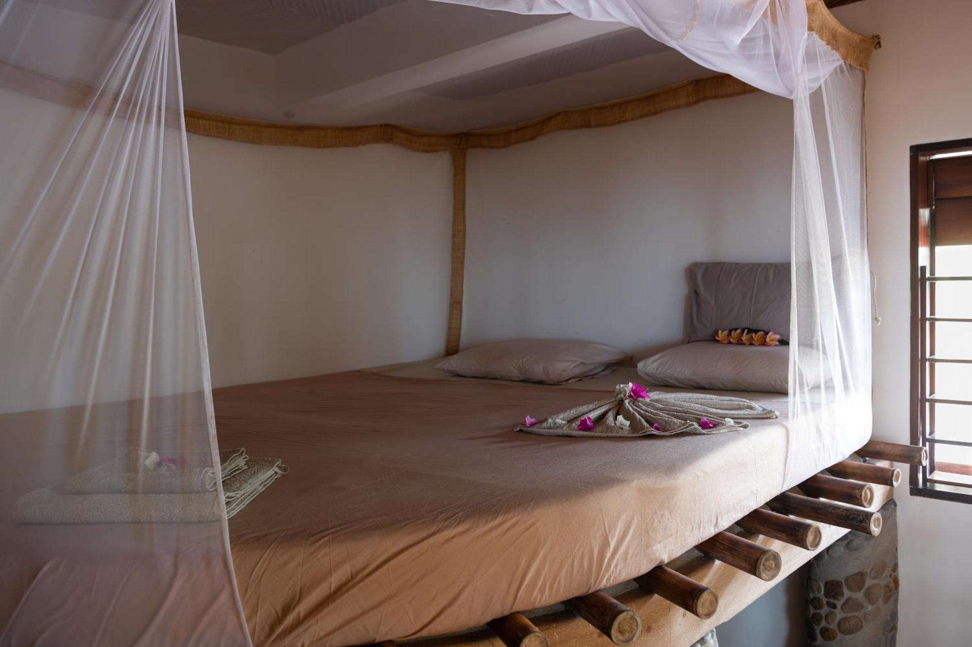 Shambala Madagascar: Beachfront Lodge And Adventures Ambolobozo ภายนอก รูปภาพ