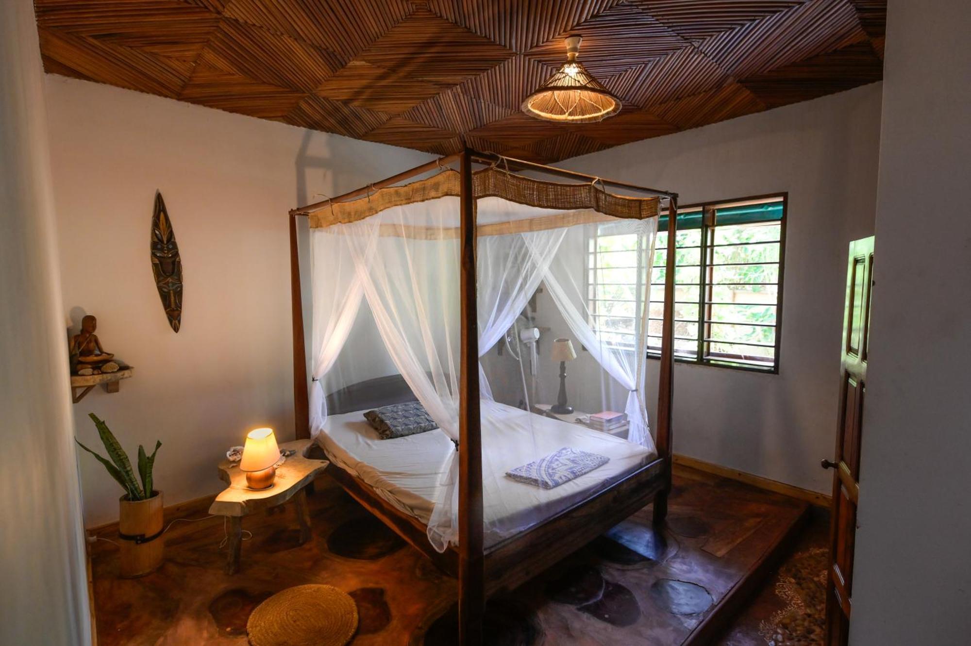 Shambala Madagascar: Beachfront Lodge And Adventures Ambolobozo ภายนอก รูปภาพ