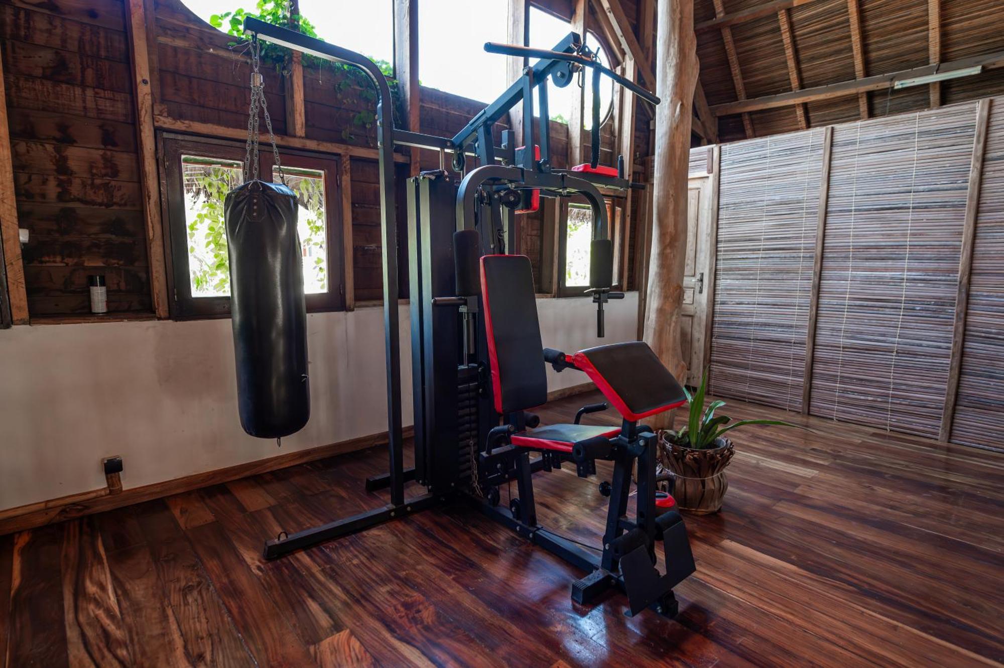 Shambala Madagascar: Beachfront Lodge And Adventures Ambolobozo ภายนอก รูปภาพ